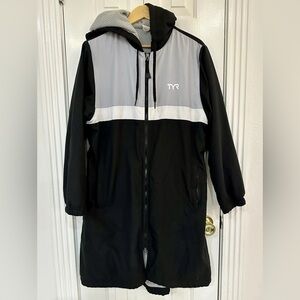 TYR Youth Swim Parka in Black Size Medium